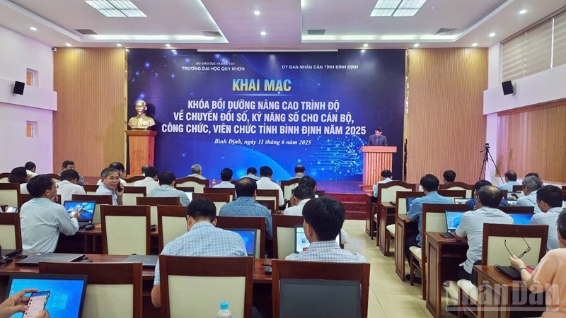 Bình Định khai mạc khóa bồi dưỡng nâng cao trình độ về chuyển đổi số