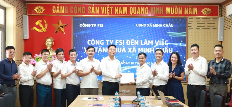 FSI đến làm việc và tặng quà xã Minh Châu