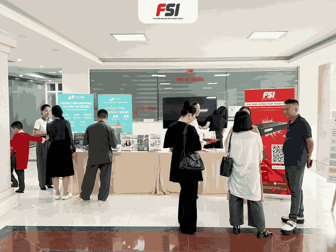 Gian hàng FSI tạiTrường Đại học Khoa học Xã hội và Nhân văn